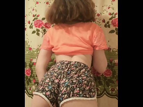 ❤️ Una ghjovana sexy si spoglia i pantaloncini davanti à a camera ❤️ Cazzo à co.rex-porn-com.ru ❌️
