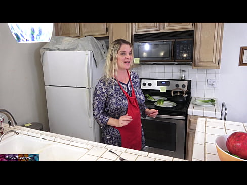 ❤️ Stepmom u munghje in cucina prima di a so data ❤️ Cazzo à co.rex-porn-com.ru ❌️